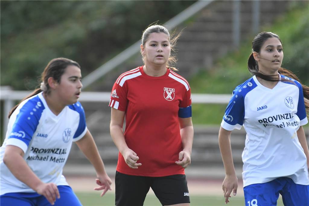 Am Samstag (29. Oktober) trennten sich die U15-Juniorinnen-Teams der SG Castrop (rote Hemden) und des VfB Habinghorst mit einem 0:0.