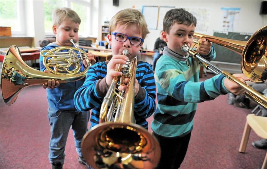 Am Samstag, den 30.04., findet in der Musikschule im KuWeBe, Westenort 18, in der Zeit von 11.00-14.00 Uhr, ein Tag der offenen Tür statt. Die Veranstaltung wird um 11.00 Uhr von Bürgermeister Heinrich Böckelühr eröffnet.