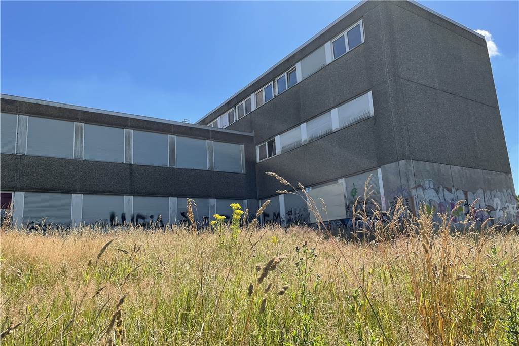 Brand in einer ehemaligen Dortmunder Schule: „Eine Schande, was hier so abgeht“ Am Samstag hat es in dem ehemaligen Schulgebäude gebrannt. Hier hatte Unrat Feuer gefangen. Die Ermittlungen sind abgeschlossen.