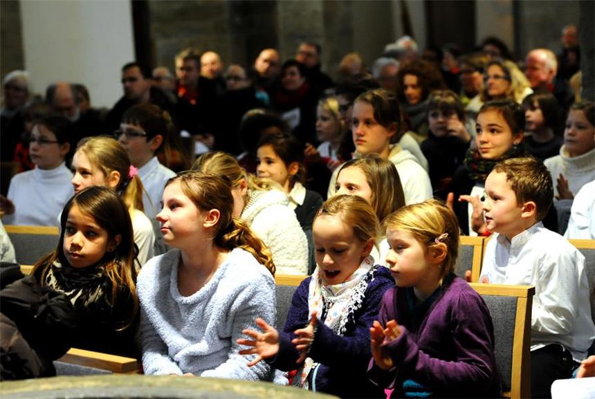 Renovierte Schwerter Orgel spielt nur für die Kinder Am Samstag stand die neue Orgel von St. Viktor im Fokus eines Kinderkonzertes.