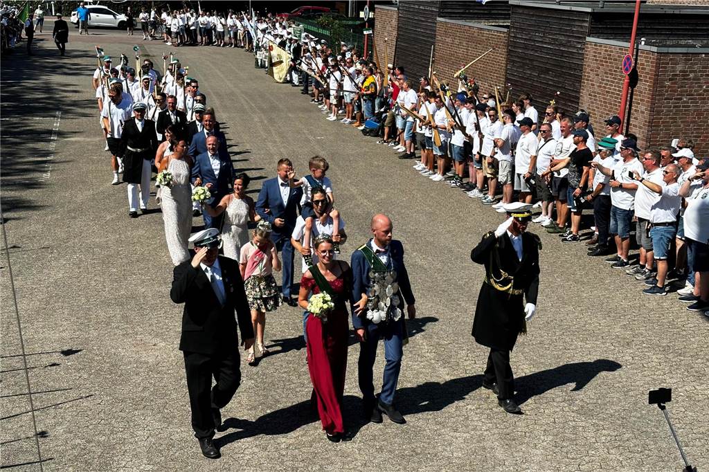 Schützenfest Wulfen 2023: Die besten Bilder von der Party am Samstag Am Samstag standen beim Wulfener Schützenverein unter anderem der Umzug durchs Dorf und die Party im Festzelt auf dem Programm.