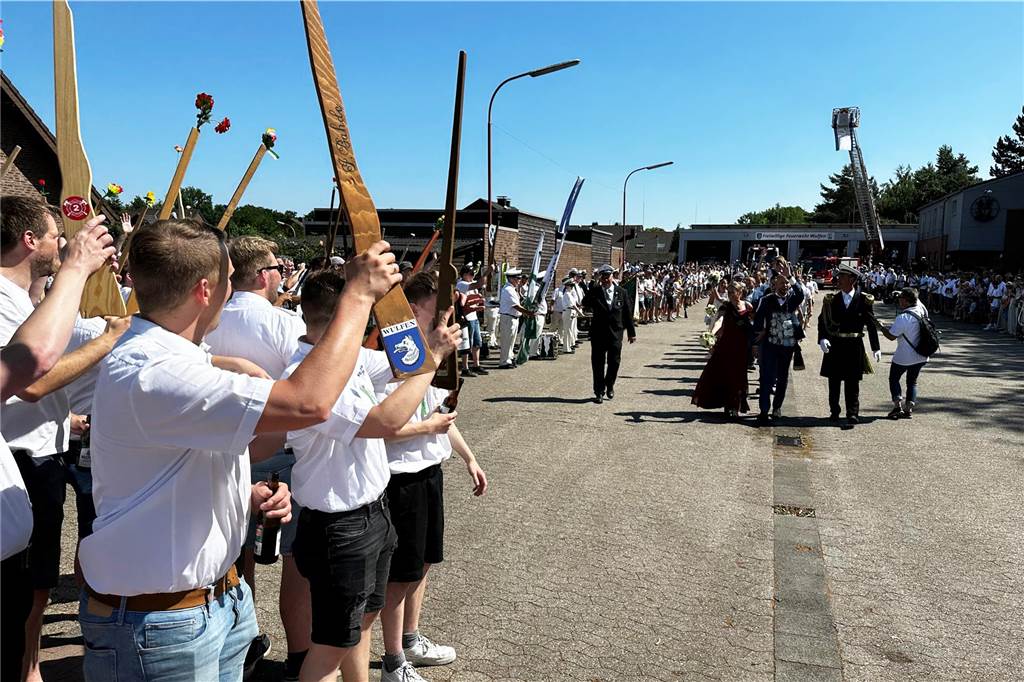 Schützenfest Wulfen 2023: Die besten Bilder von der Party am Samstag Am Samstag standen beim Wulfener Schützenverein unter anderem der Umzug durchs Dorf und die Party im Festzelt auf dem Programm.