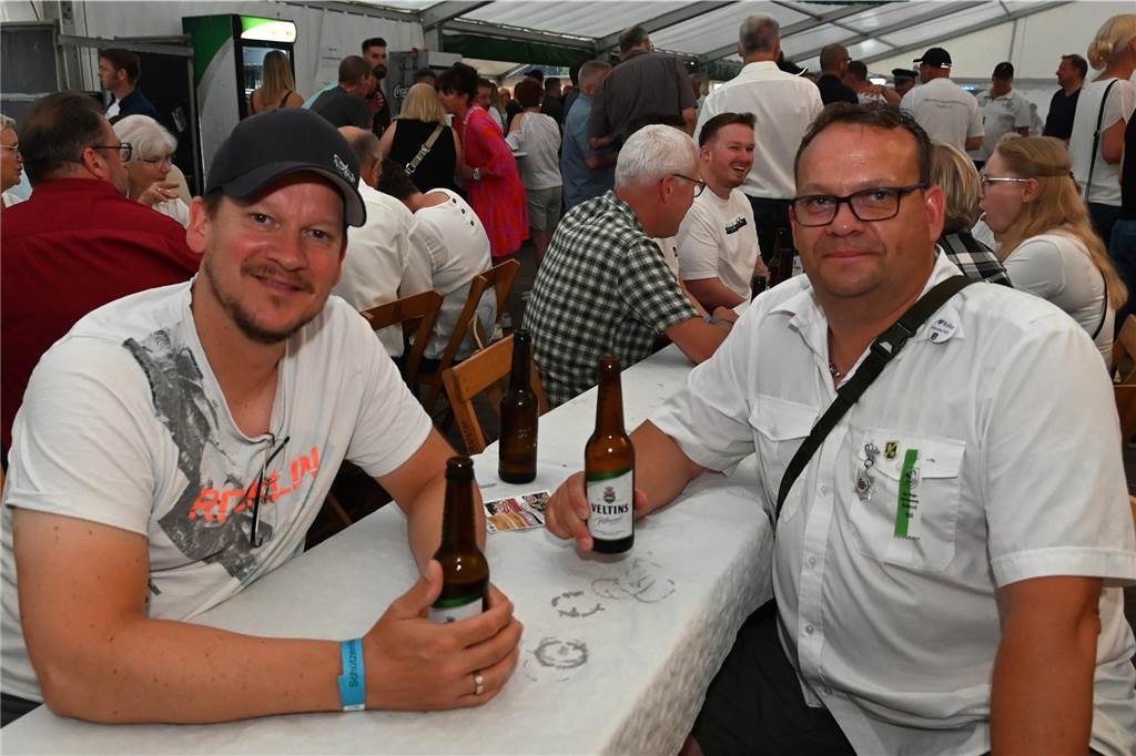 Schützenfest Wulfen 2023: Die besten Bilder von der Party am Samstag Am Samstag standen beim Wulfener Schützenverein unter anderem der Umzug durchs Dorf und die Party im Festzelt auf dem Programm.