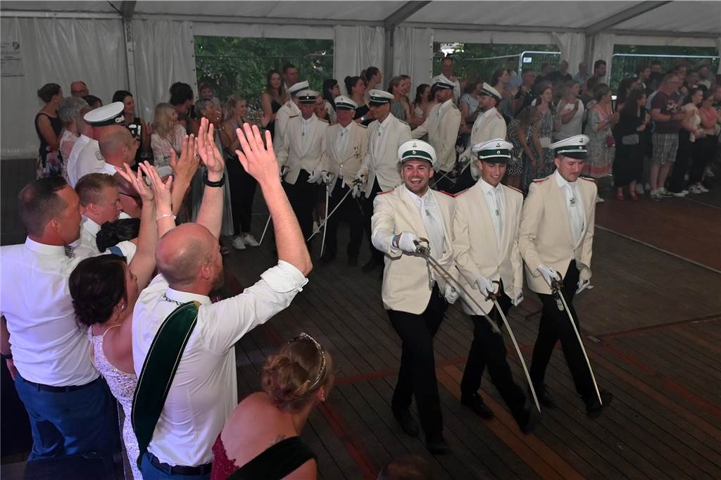 Schützenfest Wulfen 2023: Die besten Bilder von der Party am Samstag Am Samstag standen beim Wulfener Schützenverein unter anderem der Umzug durchs Dorf und die Party im Festzelt auf dem Programm.