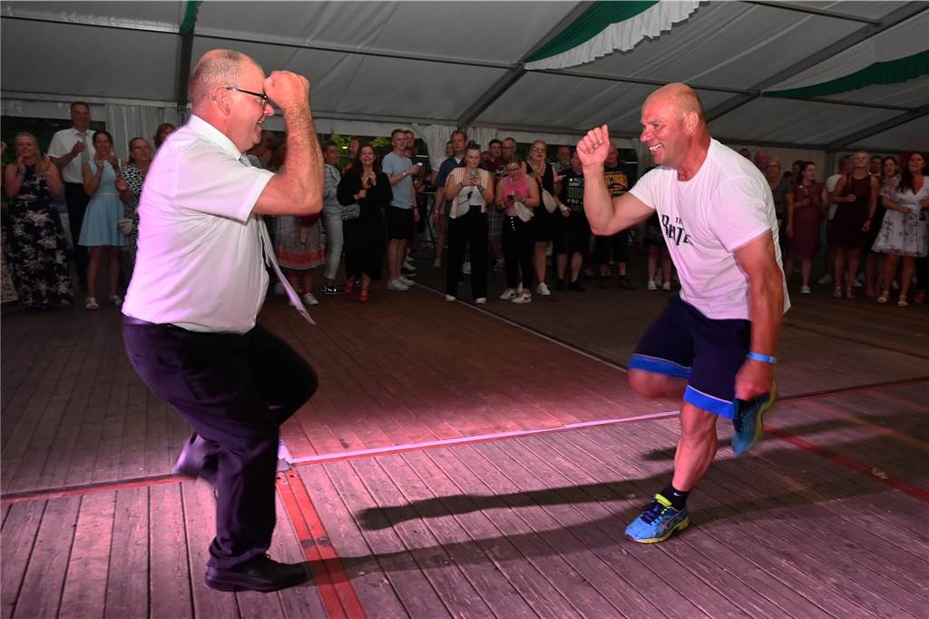 Schützenfest Wulfen 2023: Die besten Bilder von der Party am Samstag Am Samstag standen beim Wulfener Schützenverein unter anderem der Umzug durchs Dorf und die Party im Festzelt auf dem Programm.