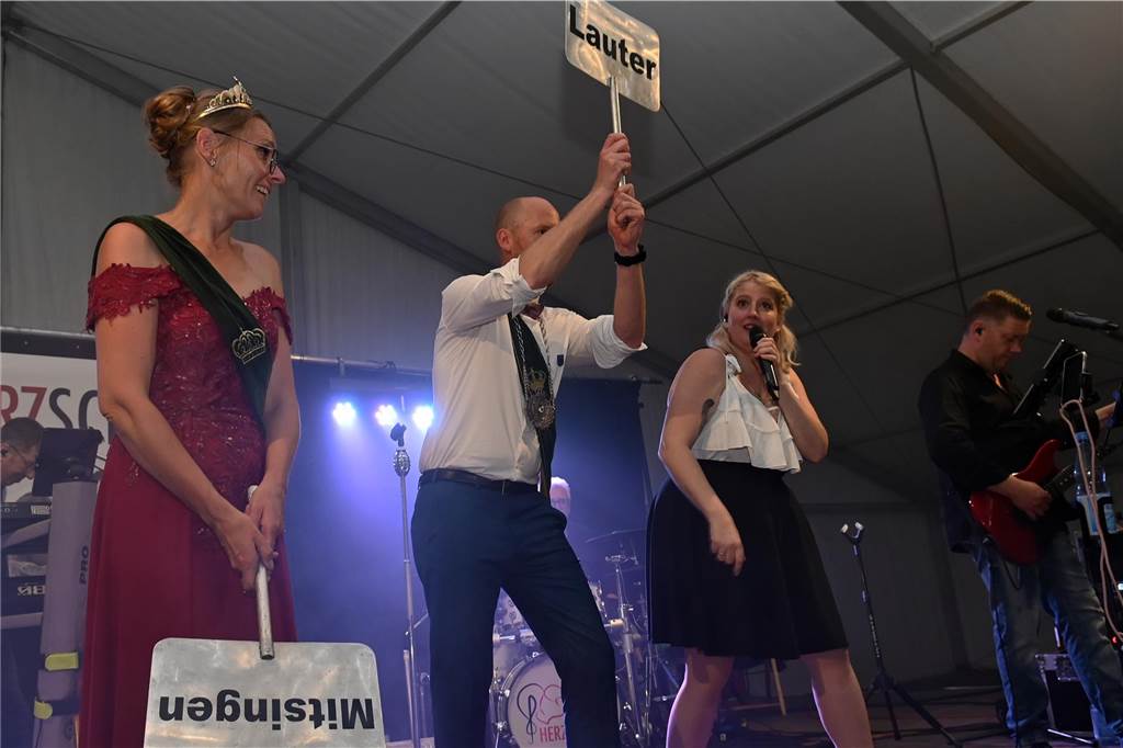 Schützenfest Wulfen 2023: Die besten Bilder von der Party am Samstag Am Samstag standen beim Wulfener Schützenverein unter anderem der Umzug durchs Dorf und die Party im Festzelt auf dem Programm.