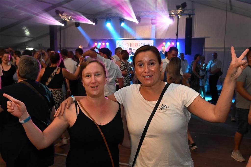 Schützenfest Wulfen 2023: Die besten Bilder von der Party am Samstag Am Samstag standen beim Wulfener Schützenverein unter anderem der Umzug durchs Dorf und die Party im Festzelt auf dem Programm.