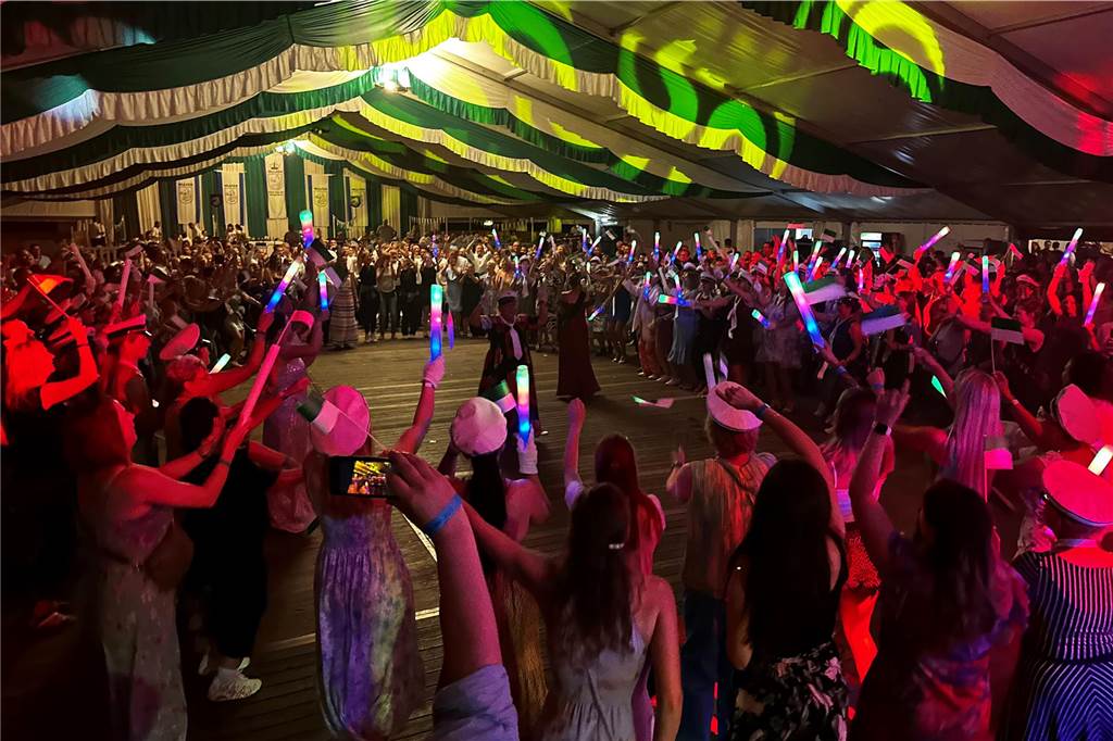 Schützenfest Wulfen 2023: Die besten Bilder von der Party am Samstag Am Samstag standen beim Wulfener Schützenverein unter anderem der Umzug durchs Dorf und die Party im Festzelt auf dem Programm.