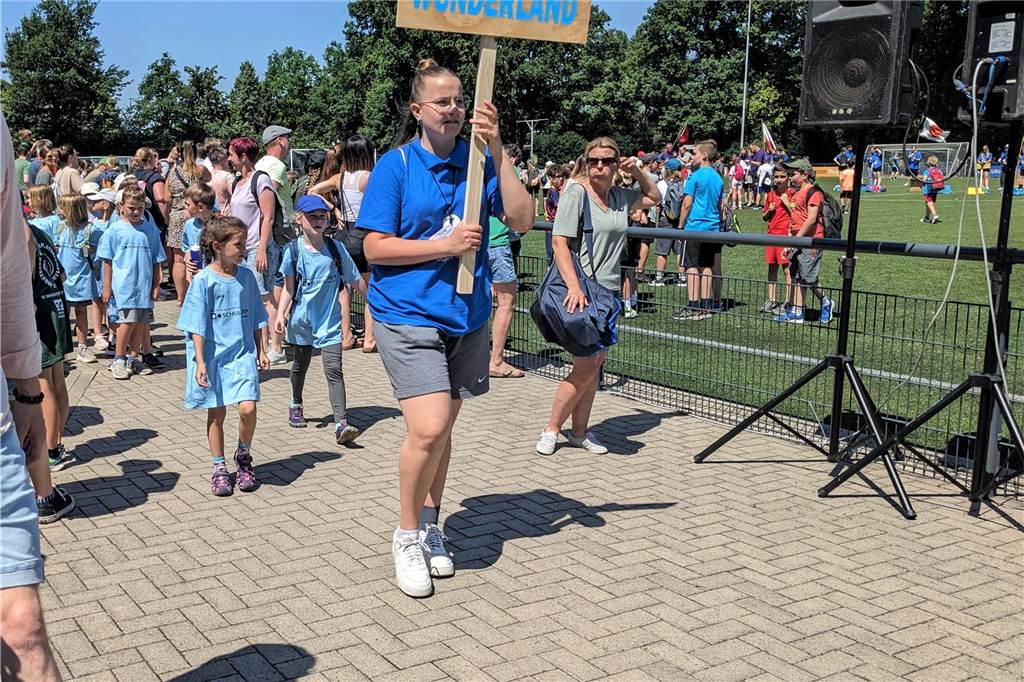 Am Samstag startete die 37. Sportplatzolympiade in Dorsten mit Festumzug und "Spiel ohne Grenzen"