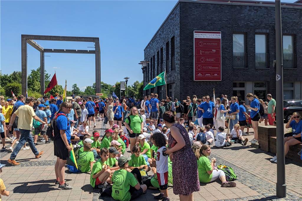 Am Samstag startete die 37. Sportplatzolympiade in Dorsten mit Festumzug und "Spiel ohne Grenzen"