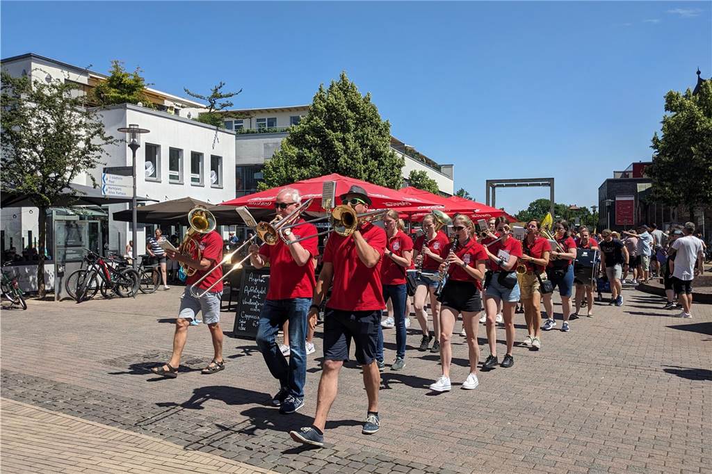 Am Samstag startete die 37. Sportplatzolympiade in Dorsten mit Festumzug und "Spiel ohne Grenzen"