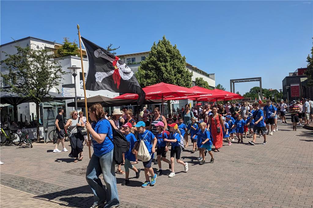 Am Samstag startete die 37. Sportplatzolympiade in Dorsten mit Festumzug und "Spiel ohne Grenzen"