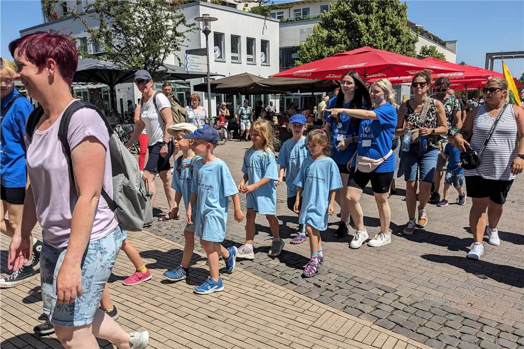 Am Samstag startete die 37. Sportplatzolympiade in Dorsten mit Festumzug und "Spiel ohne Grenzen"