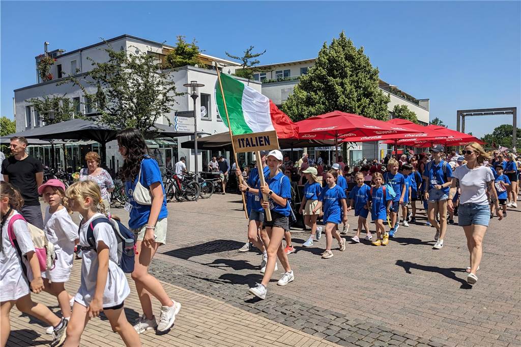 Am Samstag startete die 37. Sportplatzolympiade in Dorsten mit Festumzug und "Spiel ohne Grenzen"