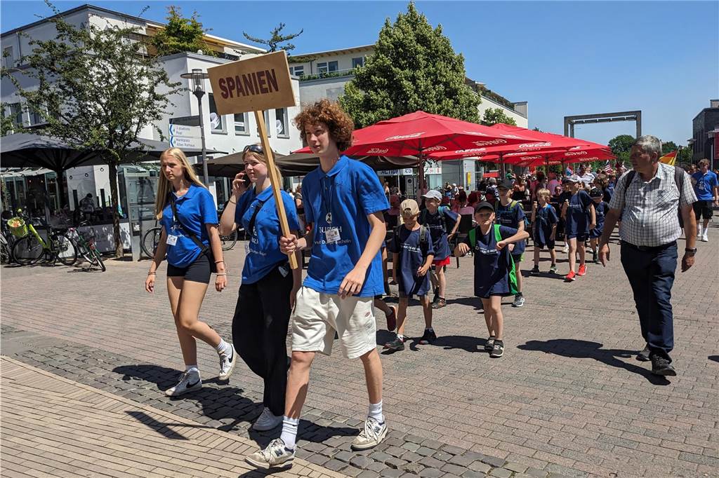 Am Samstag startete die 37. Sportplatzolympiade in Dorsten mit Festumzug und "Spiel ohne Grenzen"