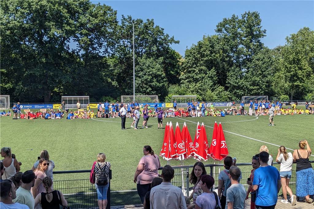 Am Samstag startete die 37. Sportplatzolympiade in Dorsten mit Festumzug und "Spiel ohne Grenzen"