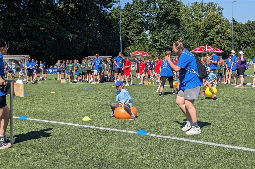 Am Samstag startete die 37. Sportplatzolympiade in Dorsten mit Festumzug und "Spiel ohne Grenzen"