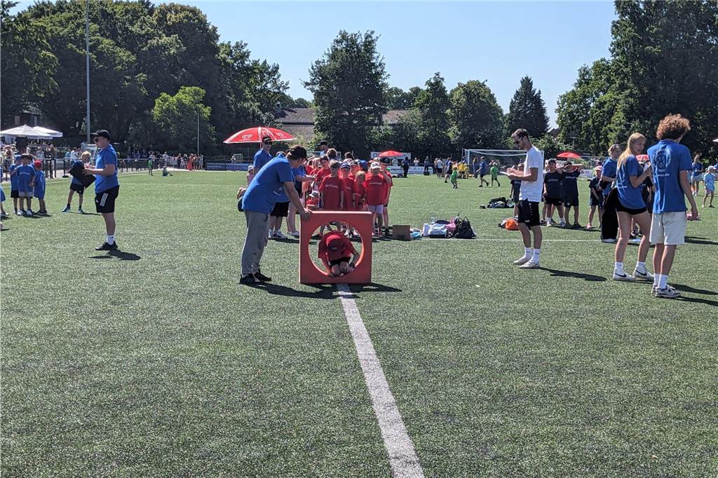 Am Samstag startete die 37. Sportplatzolympiade in Dorsten mit Festumzug und "Spiel ohne Grenzen"