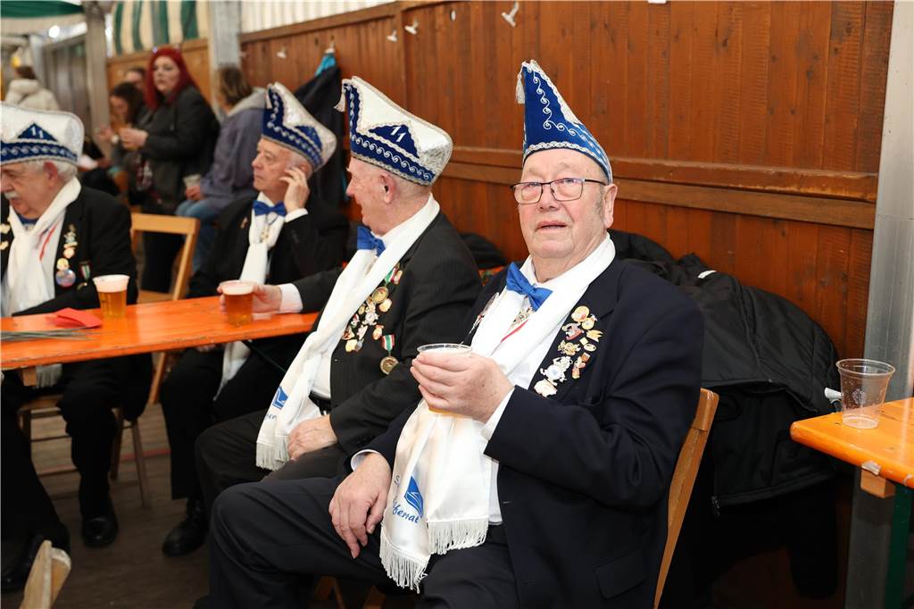 Am Samstag war nicht nur beim Umzug einiges los in Selm, auch am Abend bei der Party im Zelt, feierten die Selmer Jecken wild.