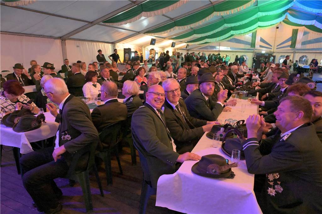 Am Samstagabend (31.8.) feierte die Bürgerschützengilde St. Stephanus Bork den Königsball.