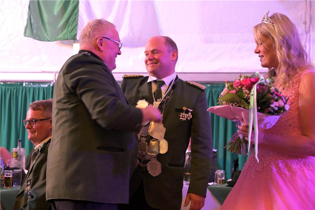 Am Samstagabend (31.8.) feierte die Bürgerschützengilde St. Stephanus Bork den Königsball.