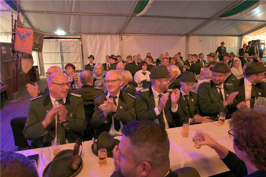Am Samstagabend (31.8.) feierte die Bürgerschützengilde St. Stephanus Bork den Königsball.