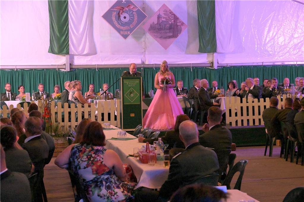 Am Samstagabend (31.8.) feierte die Bürgerschützengilde St. Stephanus Bork den Königsball.