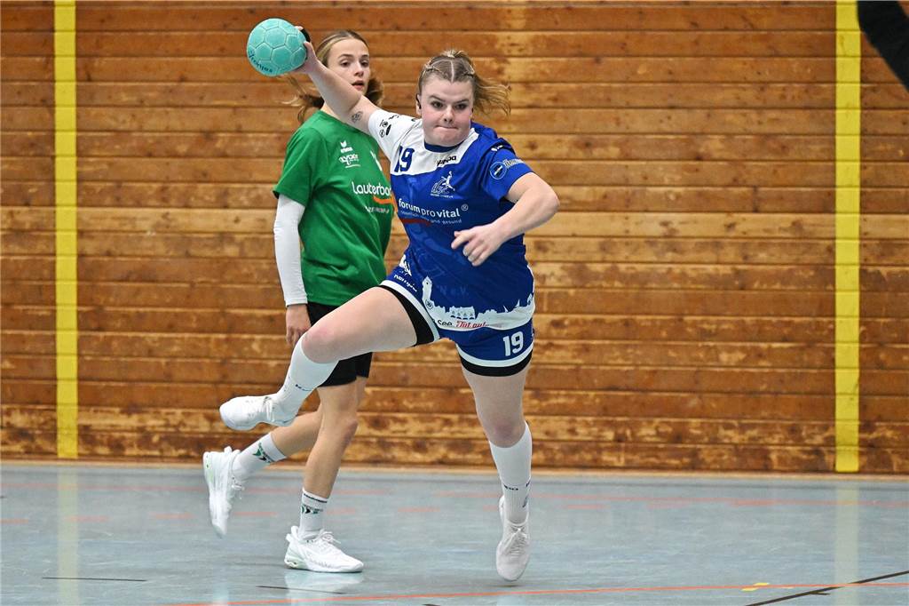 Am Samstagabend (9. November) waren zuerst die Damen des HSC Haltern-Sythen dran. Sie schlugen den TuS Bommern verdient mit 36:23 und feierten damit den zweiten Sieg im zweiten Heimspiel.