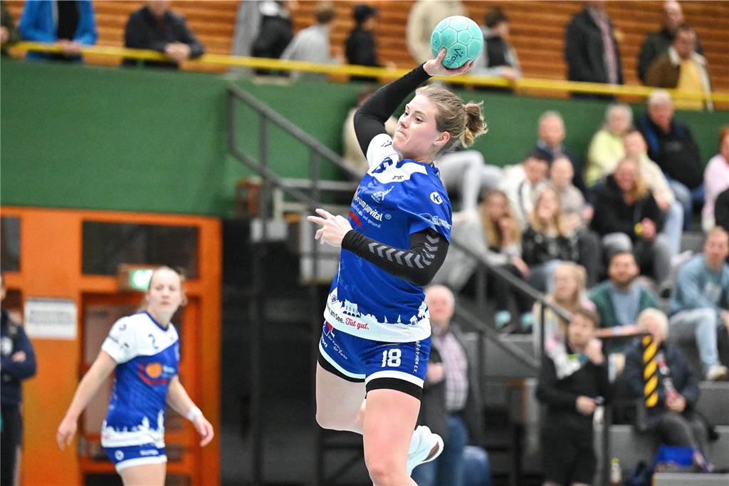 Am Samstagabend (9. November) waren zuerst die Damen des HSC Haltern-Sythen dran. Sie schlugen den TuS Bommern verdient mit 36:23 und feierten damit den zweiten Sieg im zweiten Heimspiel.