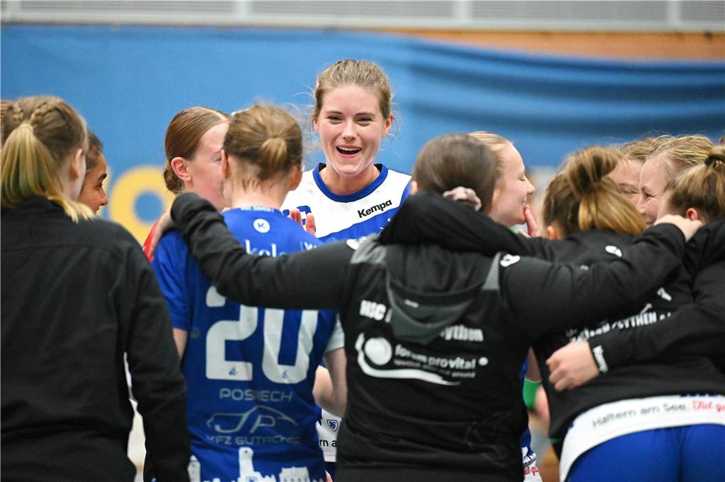Am Samstagabend (9. November) waren zuerst die Damen des HSC Haltern-Sythen dran. Sie schlugen den TuS Bommern verdient mit 36:23 und feierten damit den zweiten Sieg im zweiten Heimspiel.