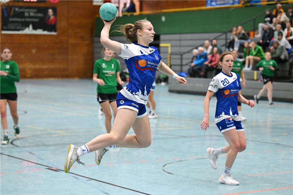 Am Samstagabend (9. November) waren zuerst die Damen des HSC Haltern-Sythen dran. Sie schlugen den TuS Bommern verdient mit 36:23 und feierten damit den zweiten Sieg im zweiten Heimspiel.