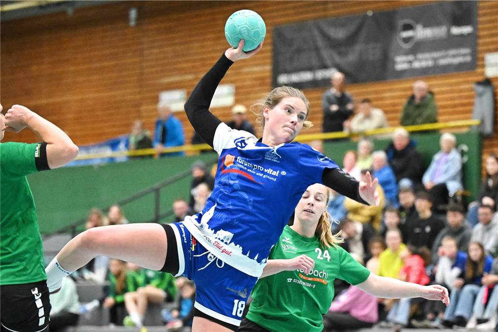 Am Samstagabend (9. November) waren zuerst die Damen des HSC Haltern-Sythen dran. Sie schlugen den TuS Bommern verdient mit 36:23 und feierten damit den zweiten Sieg im zweiten Heimspiel.