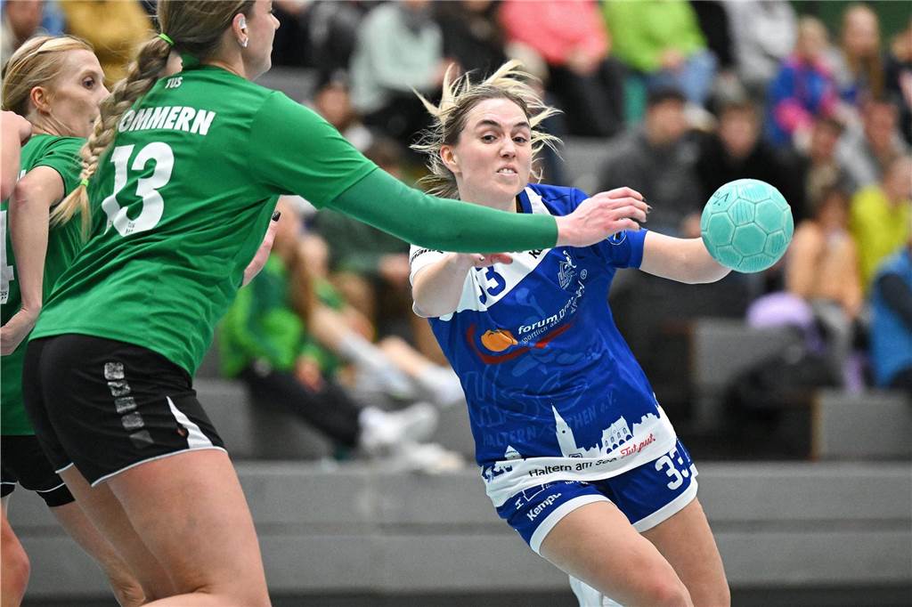 Am Samstagabend (9. November) waren zuerst die Damen des HSC Haltern-Sythen dran. Sie schlugen den TuS Bommern verdient mit 36:23 und feierten damit den zweiten Sieg im zweiten Heimspiel.