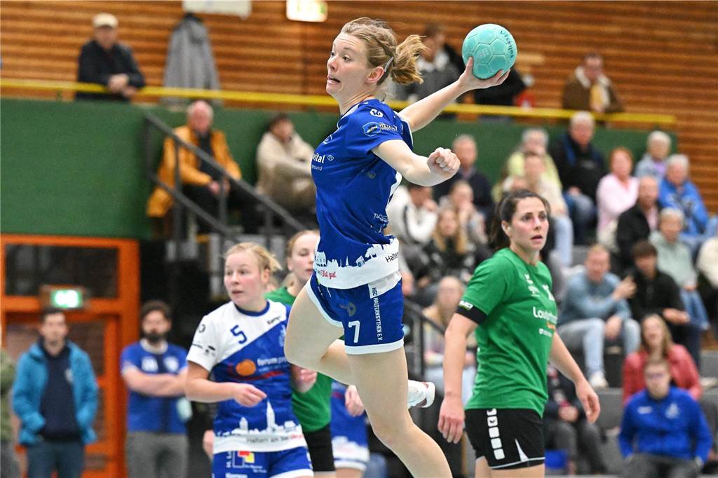 Am Samstagabend (9. November) waren zuerst die Damen des HSC Haltern-Sythen dran. Sie schlugen den TuS Bommern verdient mit 36:23 und feierten damit den zweiten Sieg im zweiten Heimspiel.
