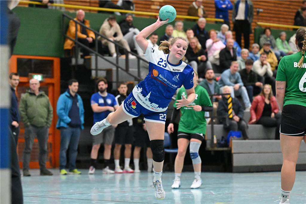 Am Samstagabend (9. November) waren zuerst die Damen des HSC Haltern-Sythen dran. Sie schlugen den TuS Bommern verdient mit 36:23 und feierten damit den zweiten Sieg im zweiten Heimspiel.