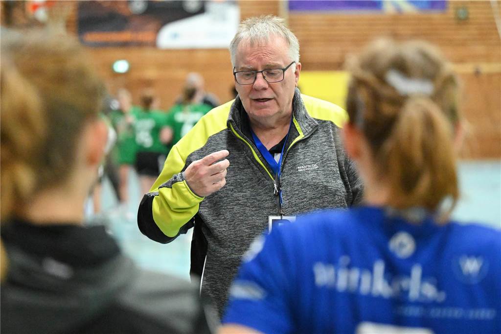 Am Samstagabend (9. November) waren zuerst die Damen des HSC Haltern-Sythen dran. Sie schlugen den TuS Bommern verdient mit 36:23 und feierten damit den zweiten Sieg im zweiten Heimspiel.