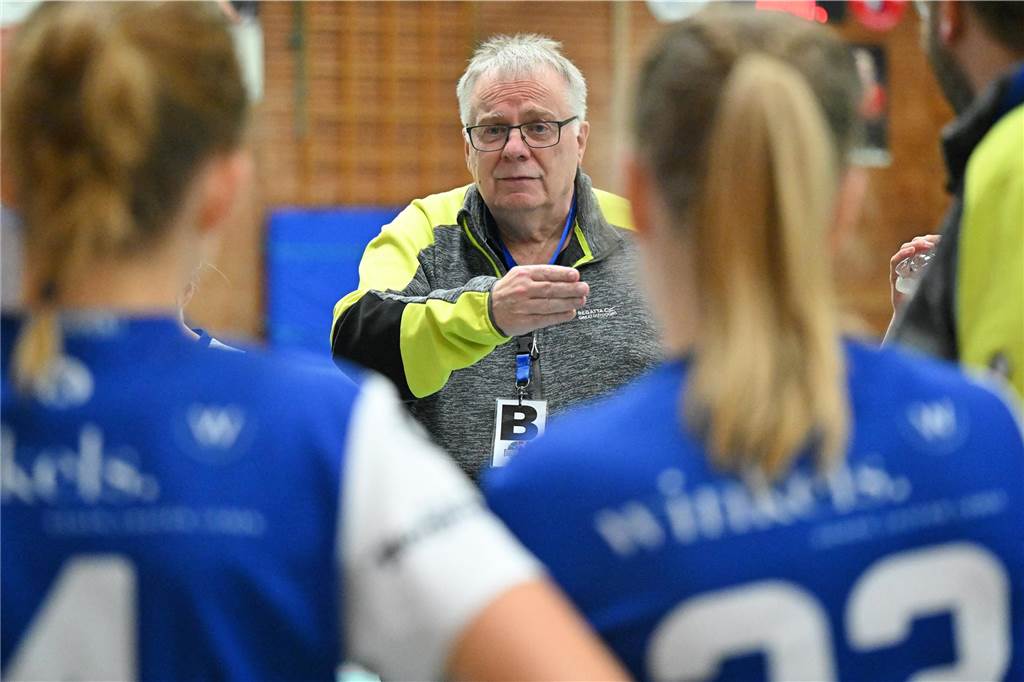 Am Samstagabend (9. November) waren zuerst die Damen des HSC Haltern-Sythen dran. Sie schlugen den TuS Bommern verdient mit 36:23 und feierten damit den zweiten Sieg im zweiten Heimspiel.