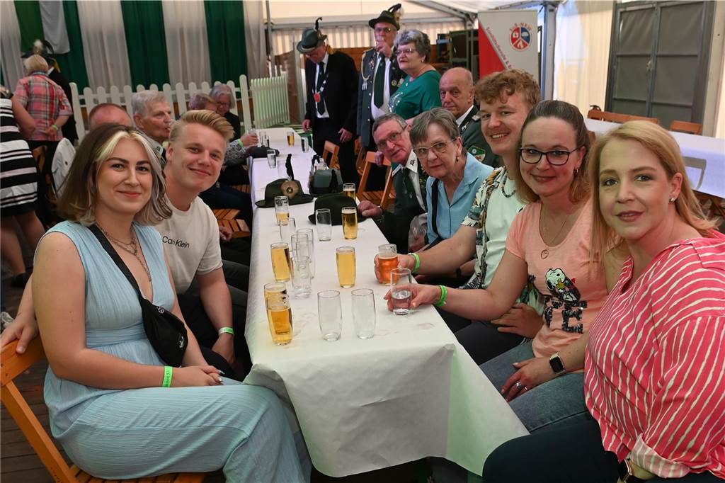 Am Samstagabend fand die erste Zeltparty statt.