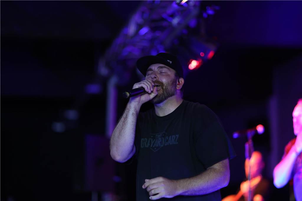 Am Samstagabend haben viele Werner und Wernerinnen im umgebauten Fitnessstudio Feel-Fit den Abschluss eines sechstätigen Tages der offenen Tür gebührend gefeiert. Die Cover-Band „Burning Heart“ heizte dem Publikum so richtig ein und dieses feierte ausgiebig.