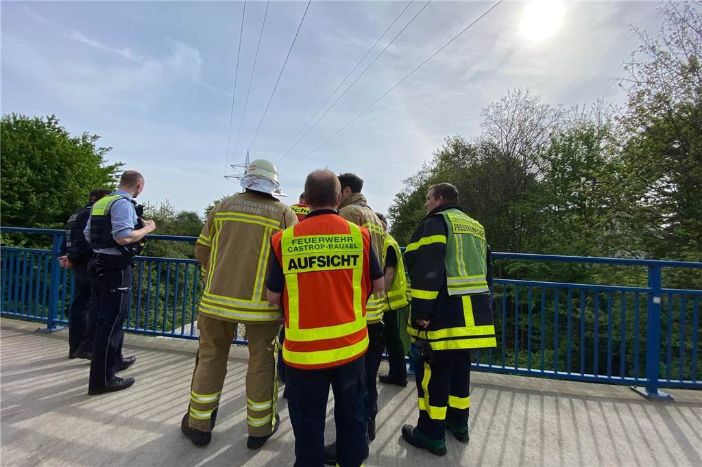 Feuerwehr-Einsatz an der Emscher in Castrop-Rauxel