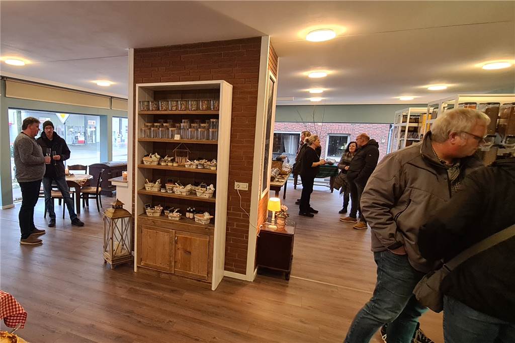 Einkaufen in „Wohnzimmeratmosphäre“: Unverpackt Stadtlohn hat eröffnet Am Samstagnachmittag hielt sich der Kundenansturm noch in Grenzen, für die Stotmanns aber kein Beinbruch, wie sie sagen.