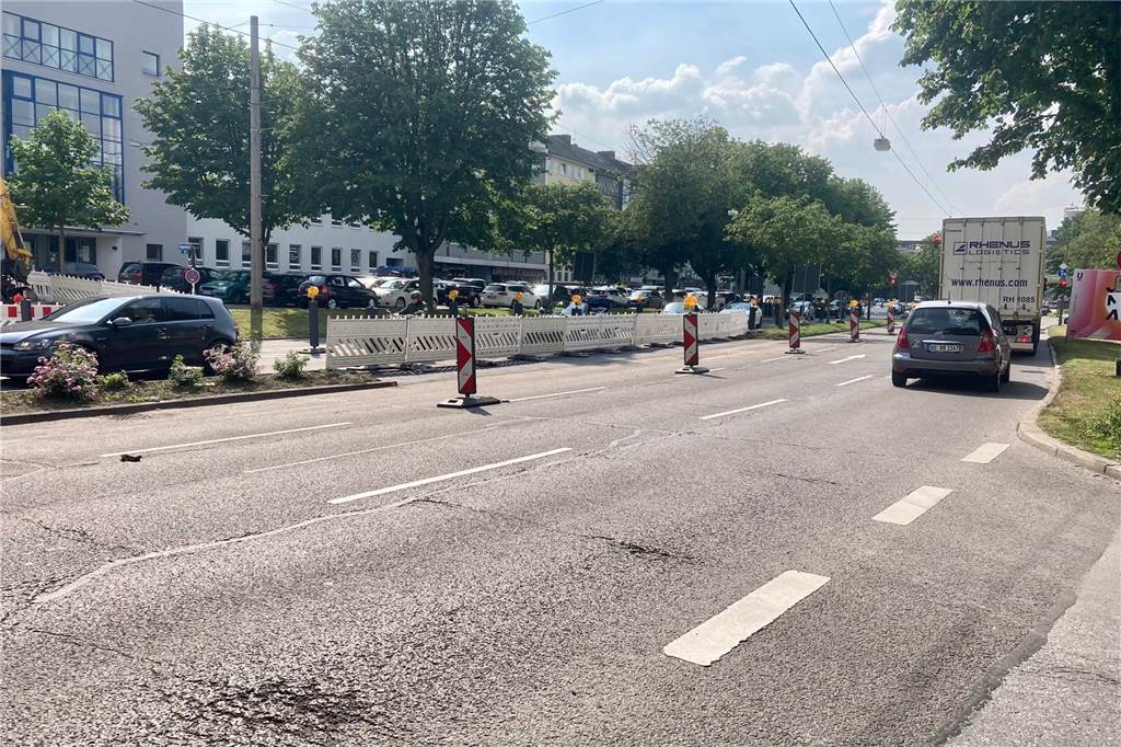 Teil des Wallrings für acht Wochen gesperrt - Verkehr wird einspurig Am Schwanenwall laufen schon vorbereitende Arbeiten, um wegen der Sperrung des Außenrings das Überfahren des Mittelstreifens zu ermöglichen.