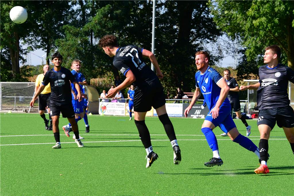Am siebten Spieltag fotografierten Hermann Klingsieck und Volker Engel Spiele in Herne und Castrop-Rauxel.