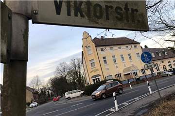 "Am Sonnenhof" an der Viktorstraße kam es zum Unfall am späten Samstagabend.
