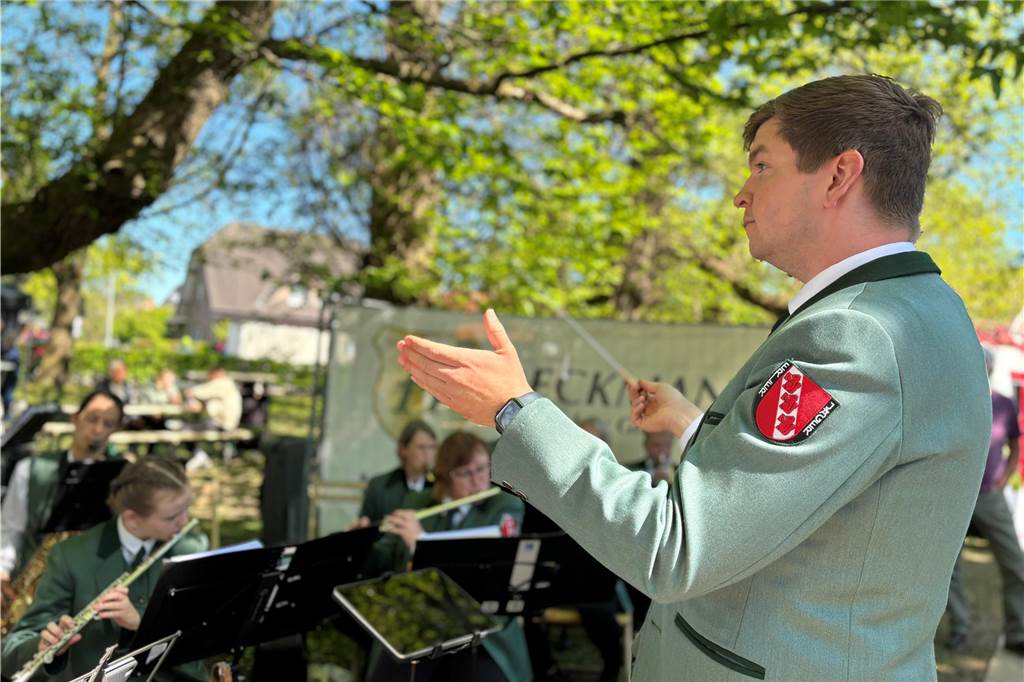 Erler Jäger bei Eröffnung des Femeichenparks in Erle
