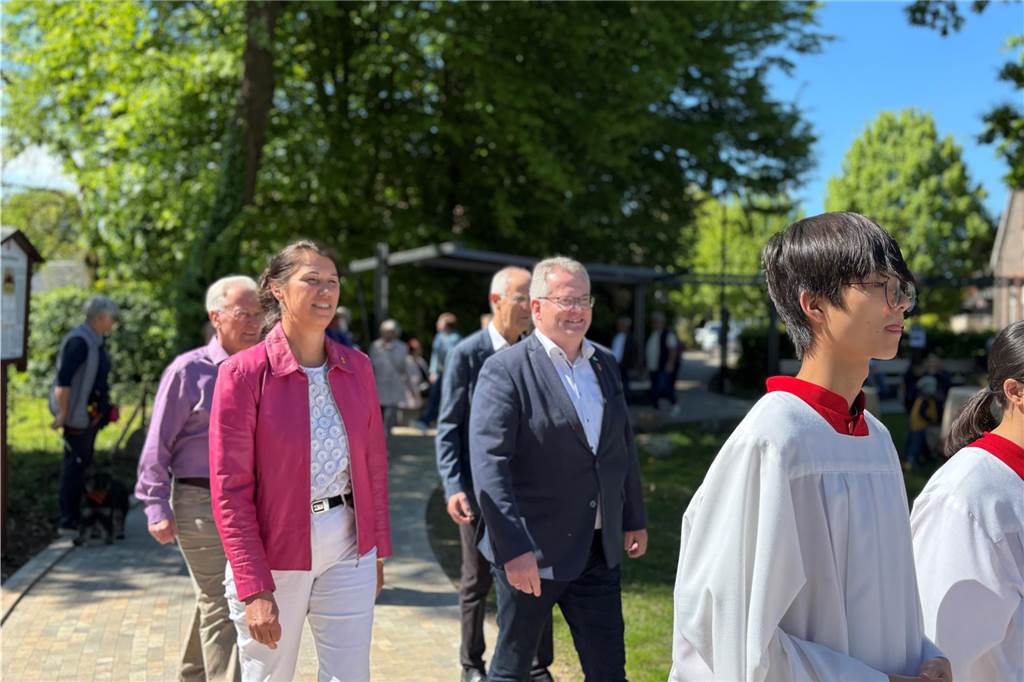 Segnung des Geländes bei Eröffnung des Femeichenparks in Erle