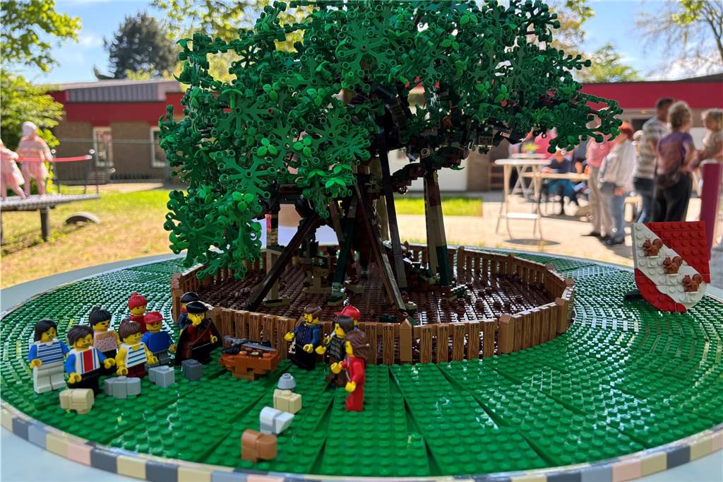 Lego-Modell bei Eröffnung des Femeichenparks in Erle