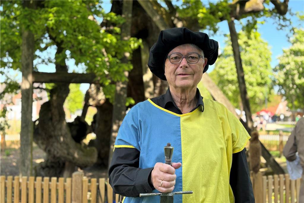 Darbietung eines Femegerichts bei Eröffnung des Femeichenparks in Erle