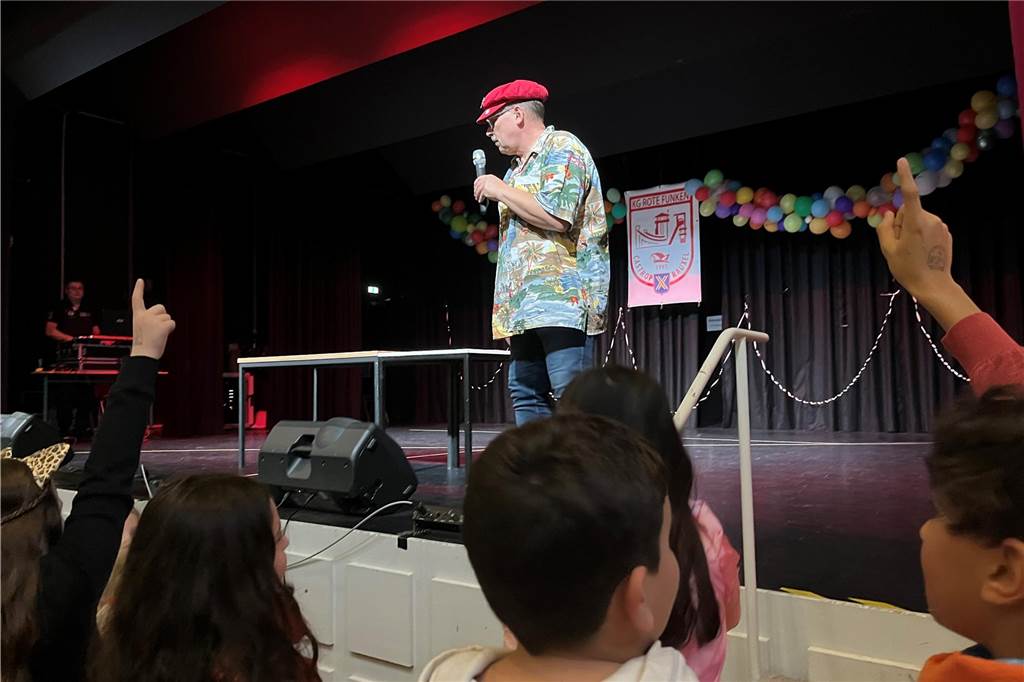 Am Sonntag (4.2) feierte der KC Rote Funken in der Aula des Adalbert-Stifter-Gymnasiums in Castrop-Rauxel Kinderkarneval.