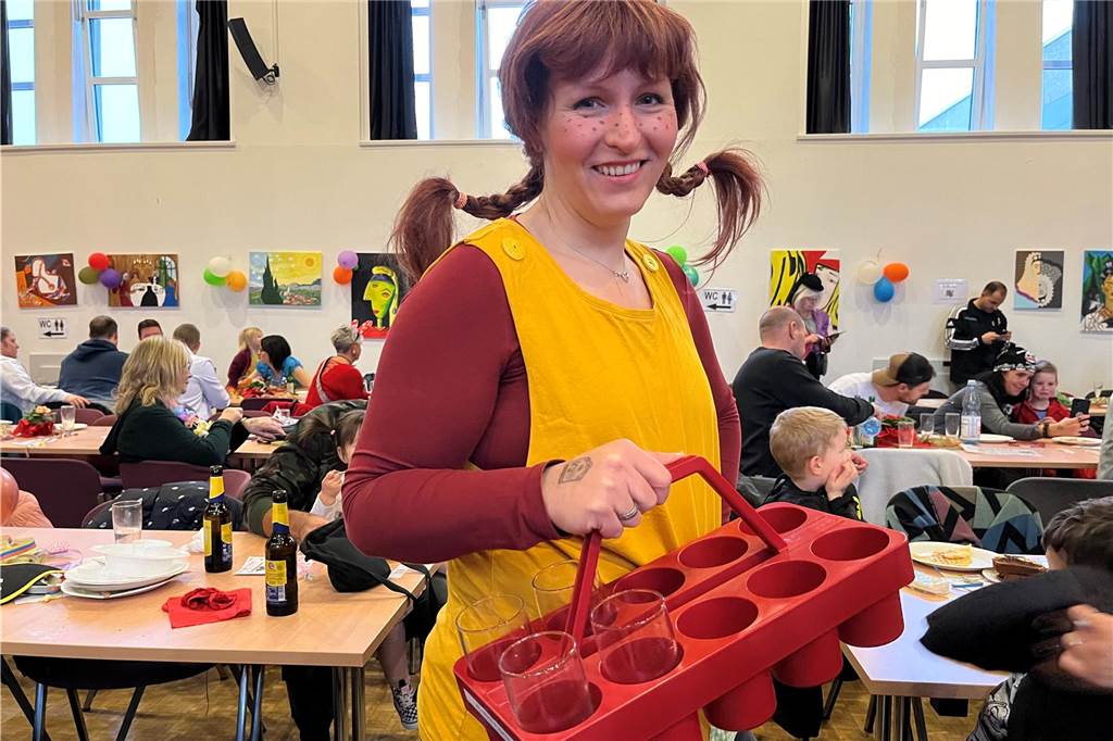 Am Sonntag (4.2) feierte der KC Rote Funken in der Aula des Adalbert-Stifter-Gymnasiums in Castrop-Rauxel Kinderkarneval.